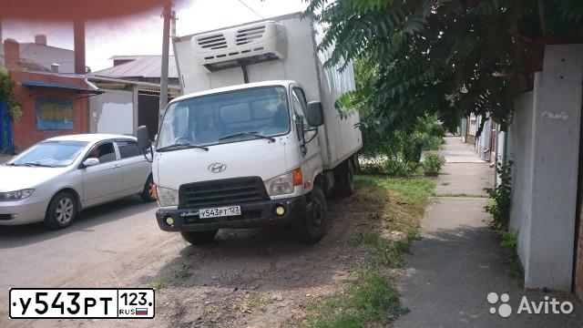 Фото автомобиля АФ HYUNDAI HD, 2007 — госномер В772АМ01. Цвет: Белый