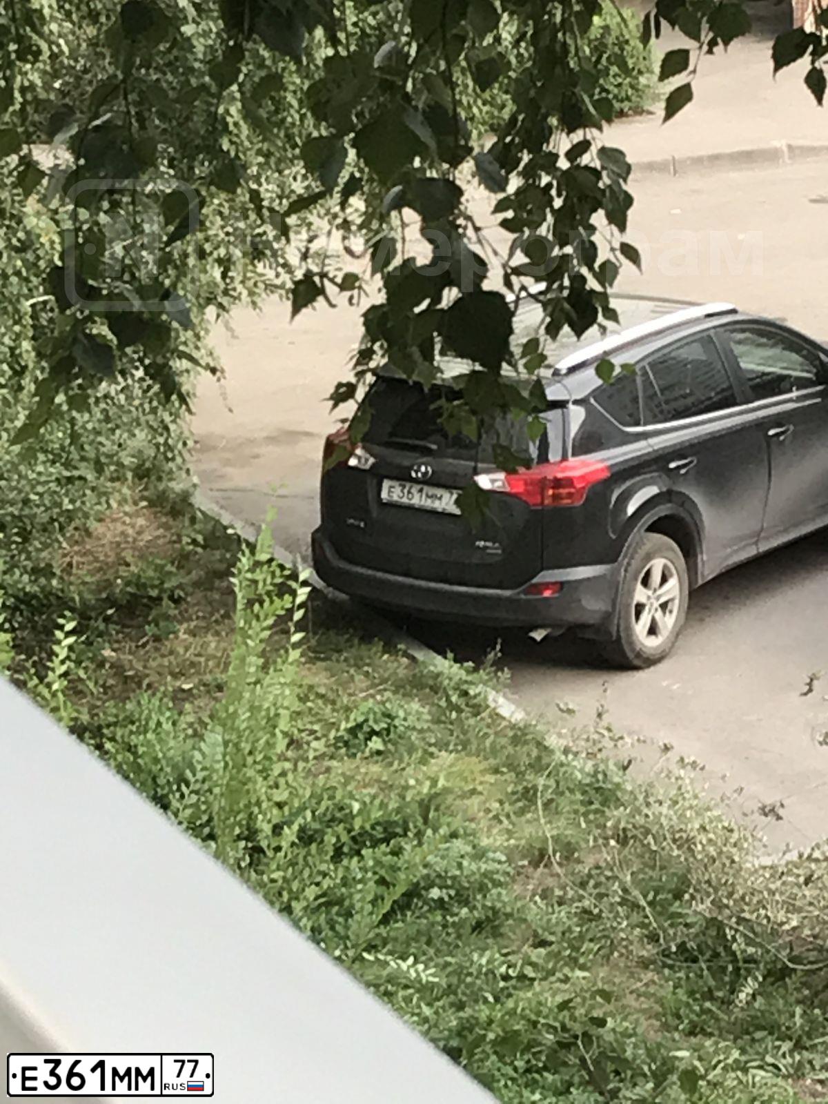 Фото автомобиля ВАЗ 21061, 1994 — госномер Е361ММ77. Цвет: БЕЛЫЙ
