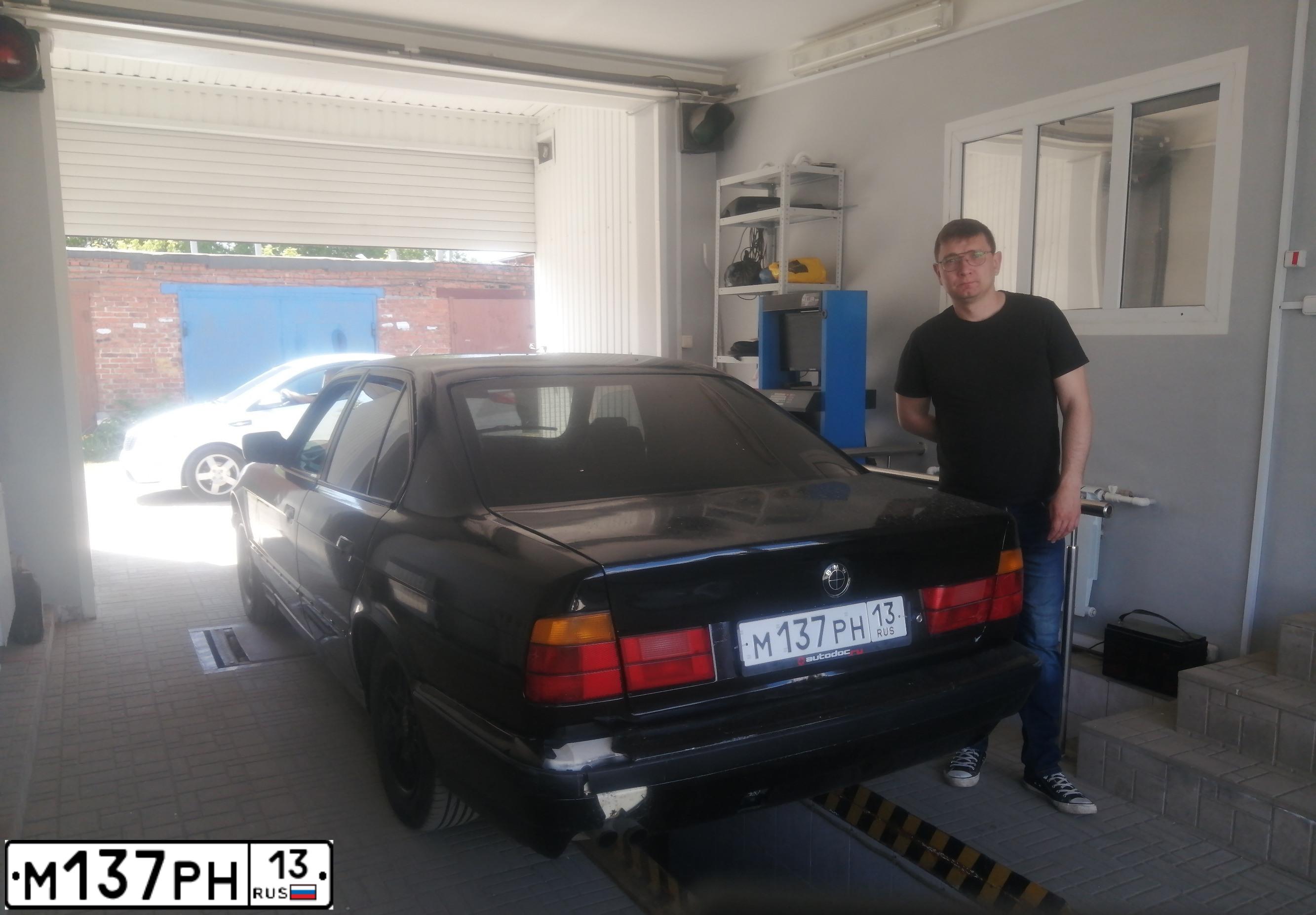 Фото автомобиля BMW SERIE 5, 1992 — госномер М137РН13. Цвет: ТЕМНО-СЕРЫЙ