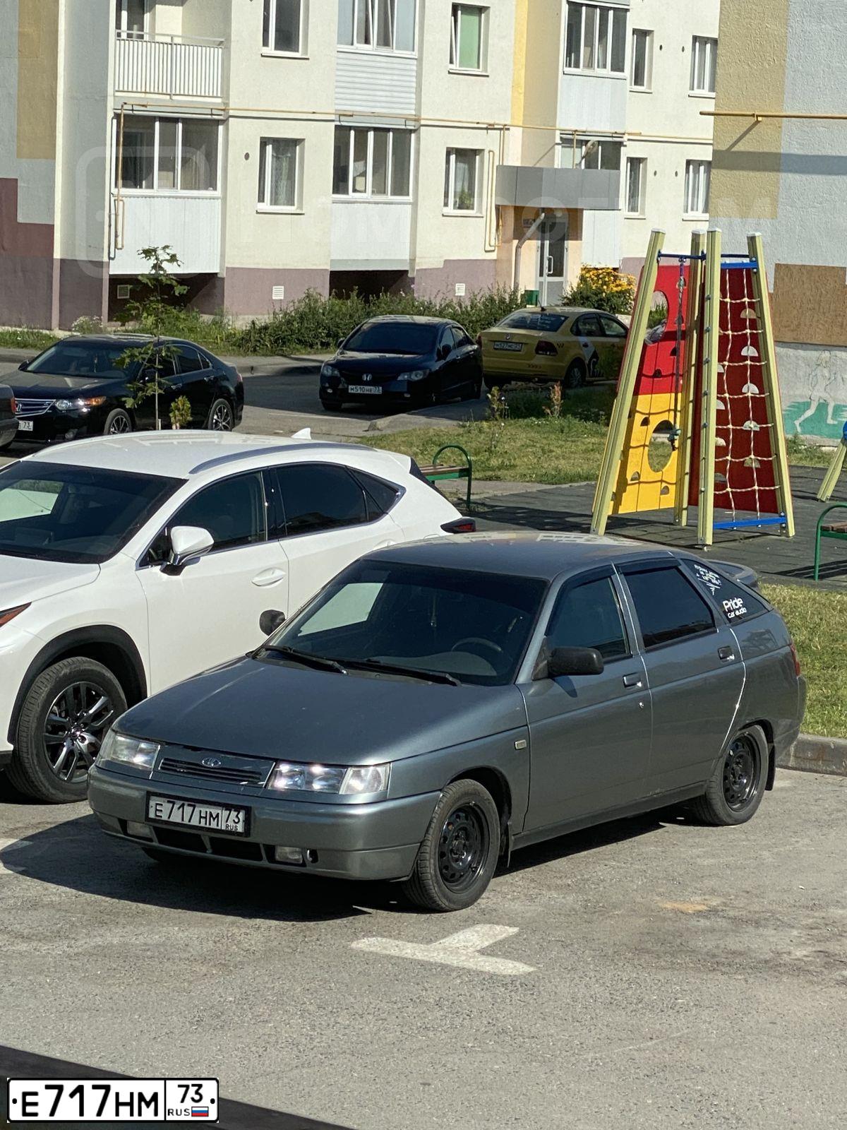 Фото автомобиля TOYOTA CAMRY, 2010 — госномер Е717НМ73. Цвет: СЕРЕБРИСТЫЙ МЕТАЛЛИК