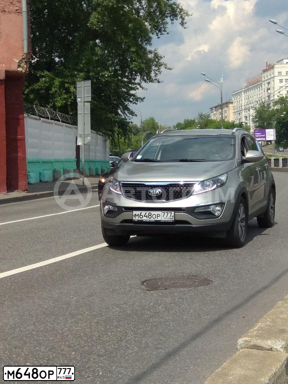Фото автомобиля KIA SPORTAGE, 2015 — госномер В223ХУ790. Цвет: СЕРЕБРИСТЫЙ