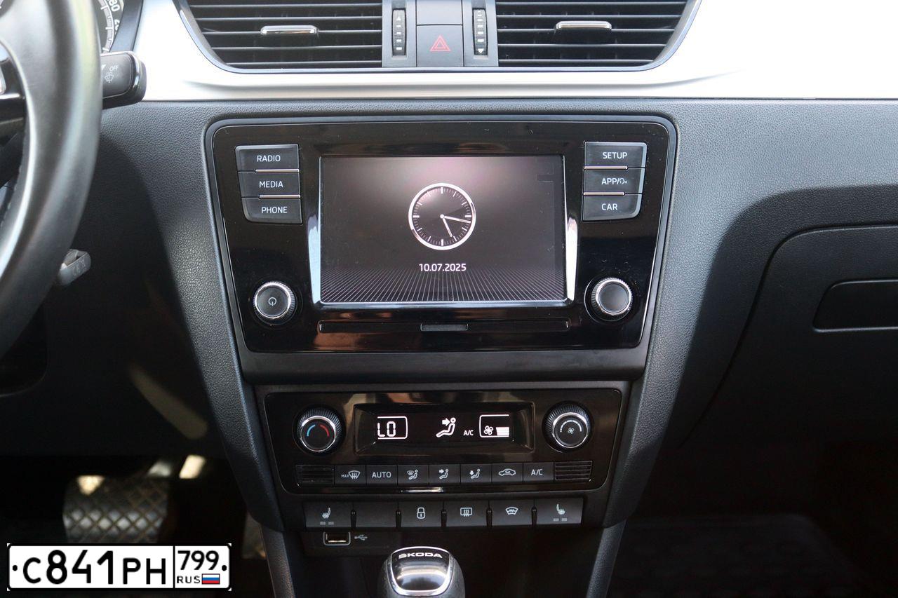 Фото автомобиля SKODA RAPID, 2019 — госномер С841РН799. Цвет: Белый
