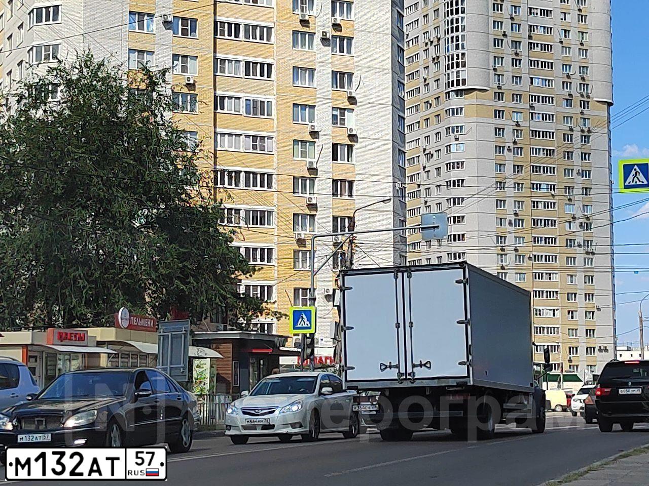 Фото автомобиля MERCEDES S-KLASSE, 2003 — госномер У001ЕК52. Цвет: ЧЕРНЫЙ