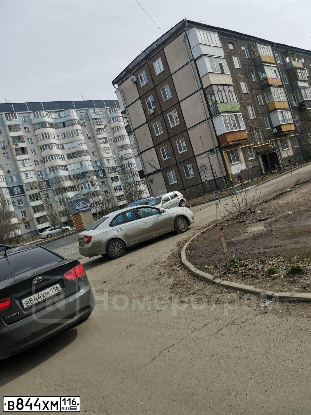 Фото автомобиля KIA CERATO, 2010 — госномер В844ХМ116. Цвет: ЧЕРНЫЙ