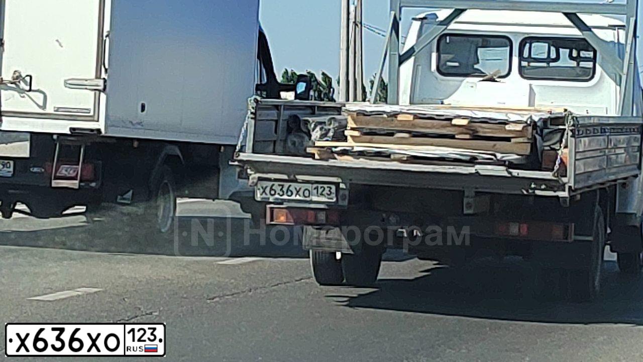 Фото автомобиля LADA 2114 SAMARA, 2009 — госномер Р195ТК193. Цвет: Темно-зеленый