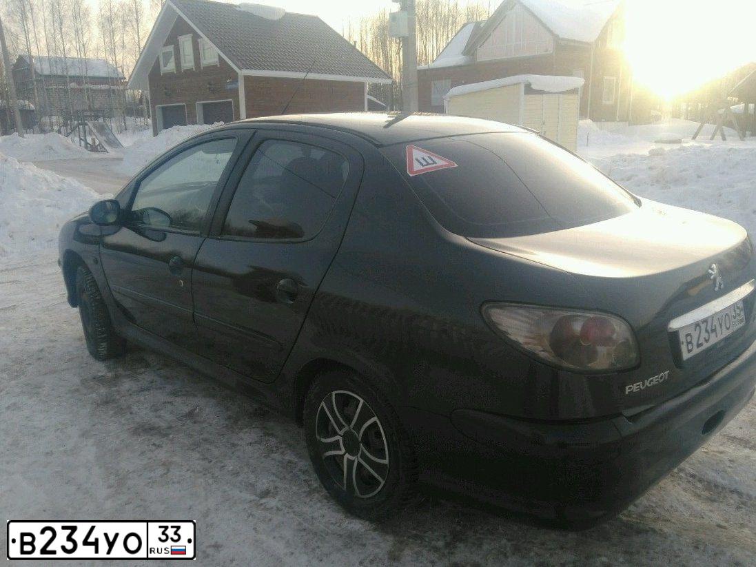 Фото автомобиля SSANGYONG KYRON, 2010 — госномер В234УО33. Цвет: КРАСНЫЙ
