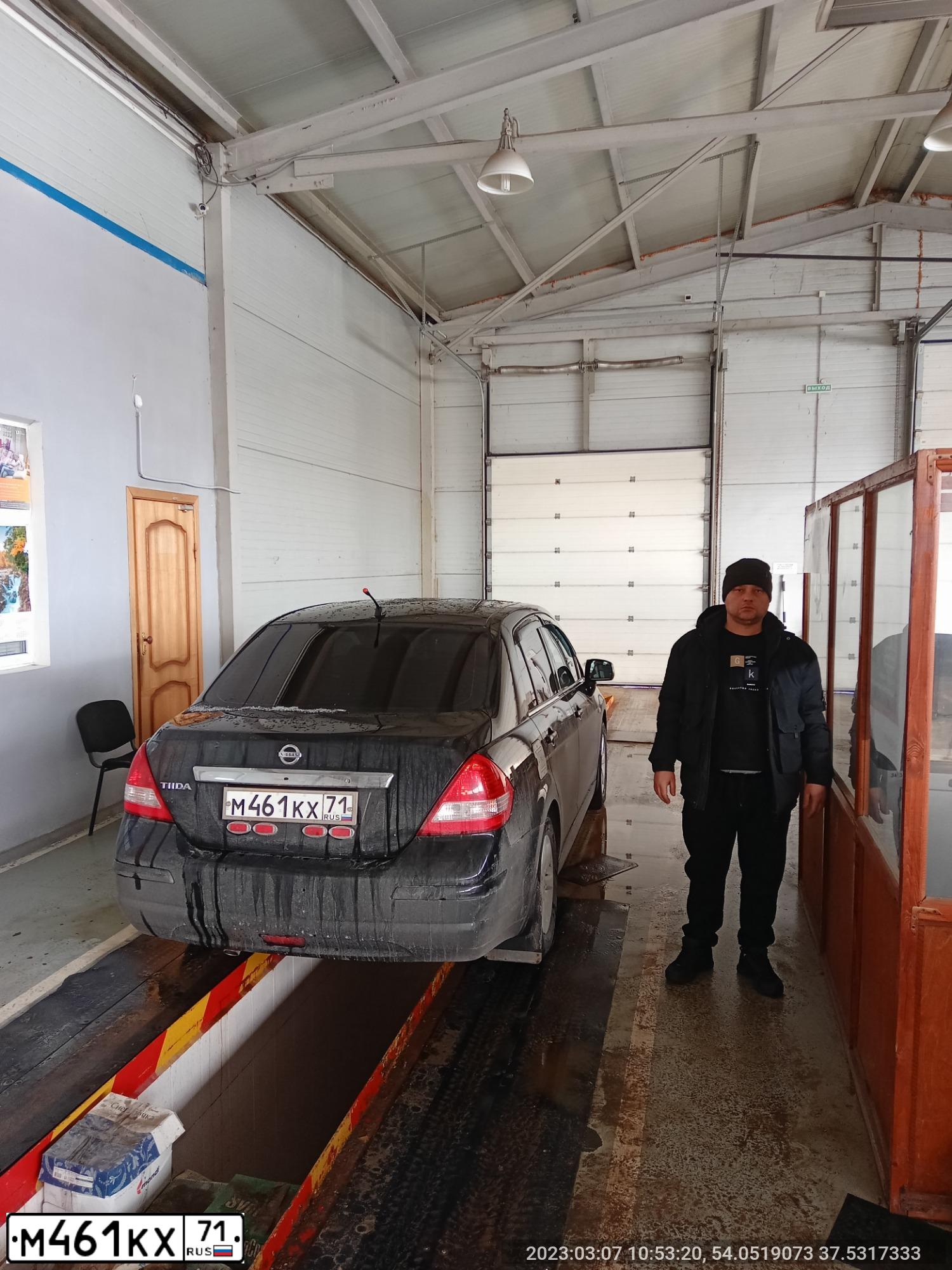 Фото автомобиля NISSAN TIIDA, 2011 — госномер М461КХ71. Цвет: ЧЕРНЫЙ