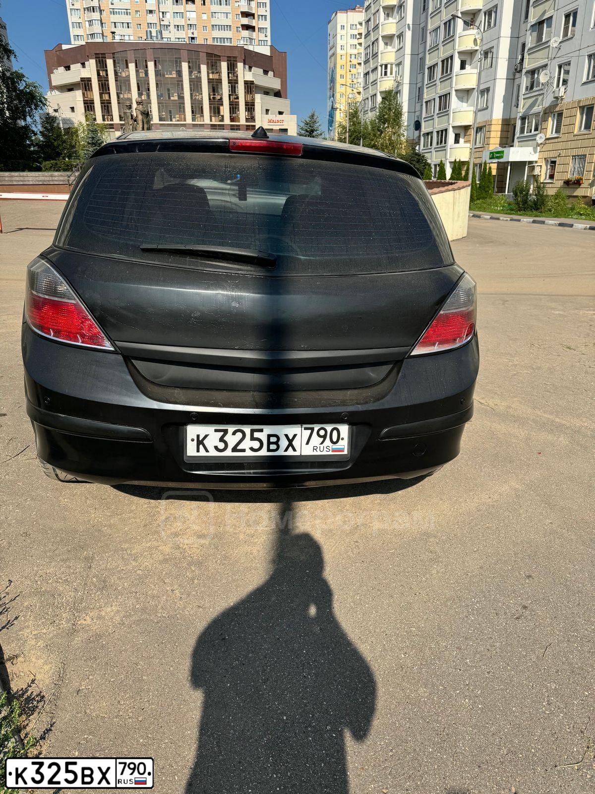 Фото автомобиля OPEL ASTRA, 2008 — госномер К325ВХ790. Цвет: ЧЕРНЫЙ