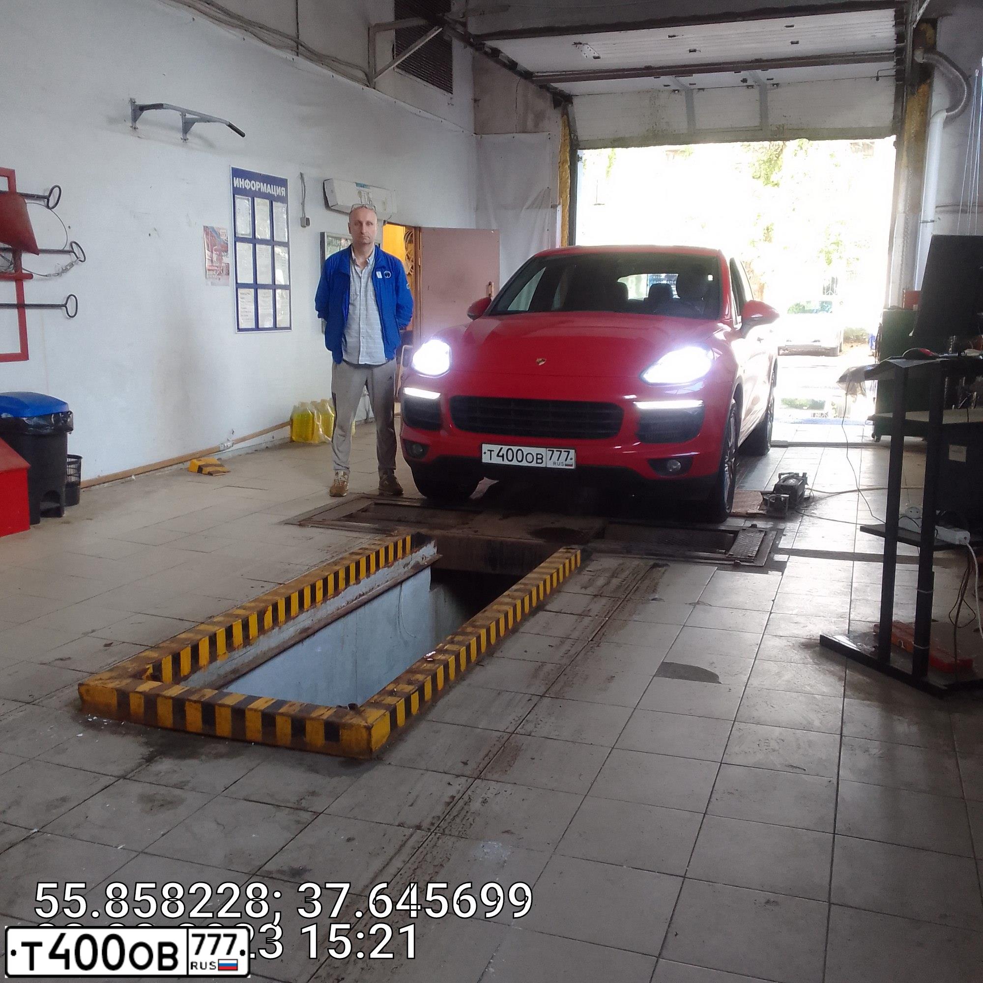Фото автомобиля PORSCHE CAYENNE, 2015 — госномер М443СК67. Цвет: КРАСНЫЙ
