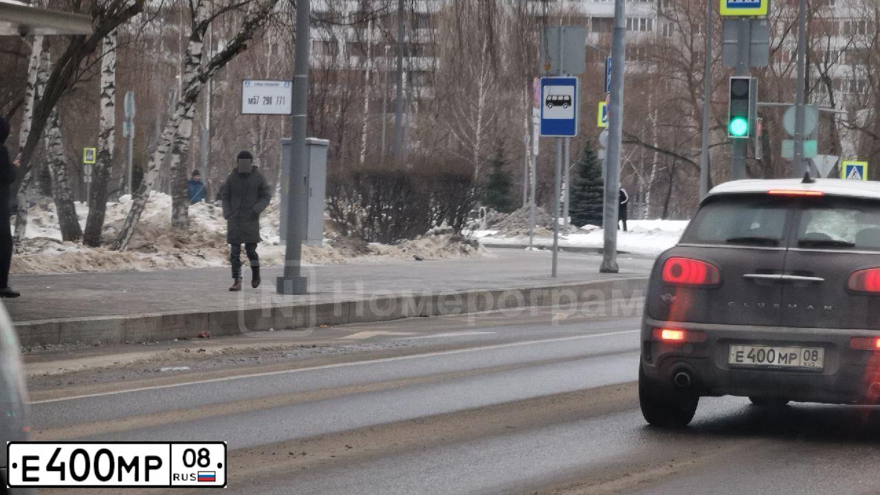 Фото автомобиля LADA 2104, 1998 — госномер Е400МР08. Цвет: Красный
