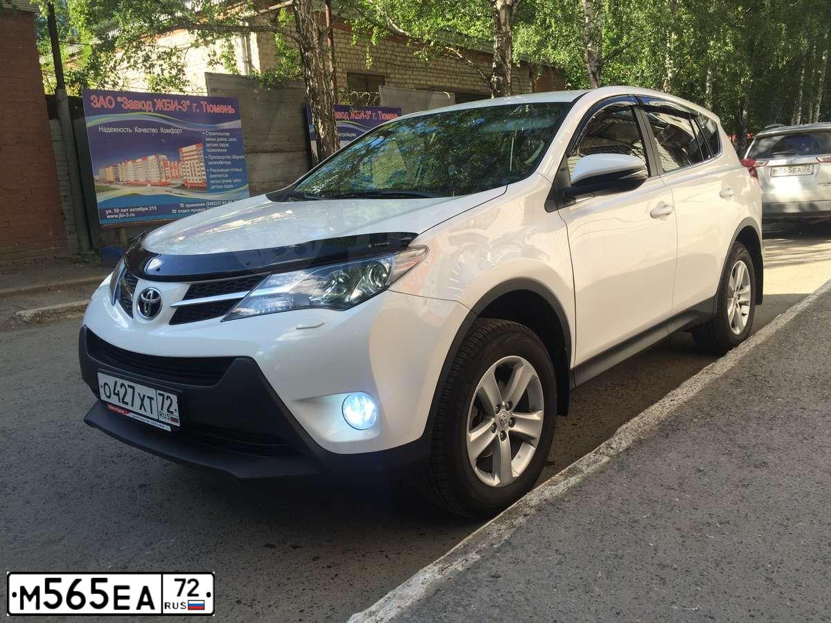 Фото автомобиля TOYOTA CAMRY, 2018 — госномер М565ЕА72. Цвет: КОРИЧНЕВЫЙ МЕТАЛЛИК