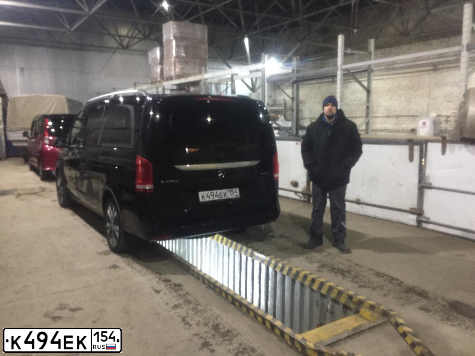 Фото автомобиля MERCEDES V-KLASSE, 2018 — госномер К494ЕК154. Цвет: ЧЕРНЫЙ