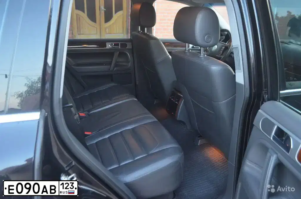 Фото автомобиля VOLKSWAGEN TOUAREG, 2007 — госномер Т452УС161. Цвет: ЧЕРНЫЙ