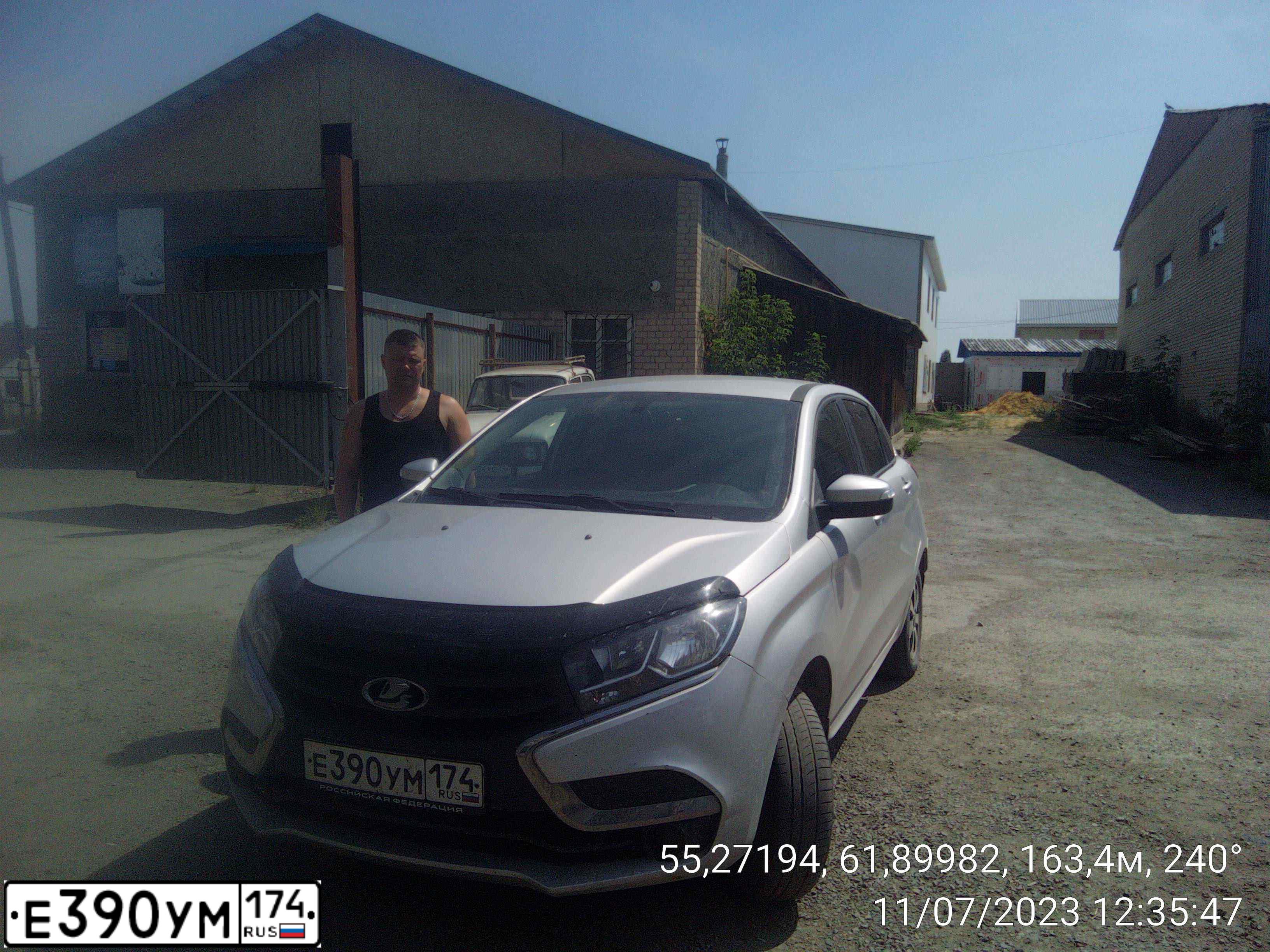 Фото автомобиля LADA XRAY, 2019 — госномер Е390УМ174. Цвет: Серебристый