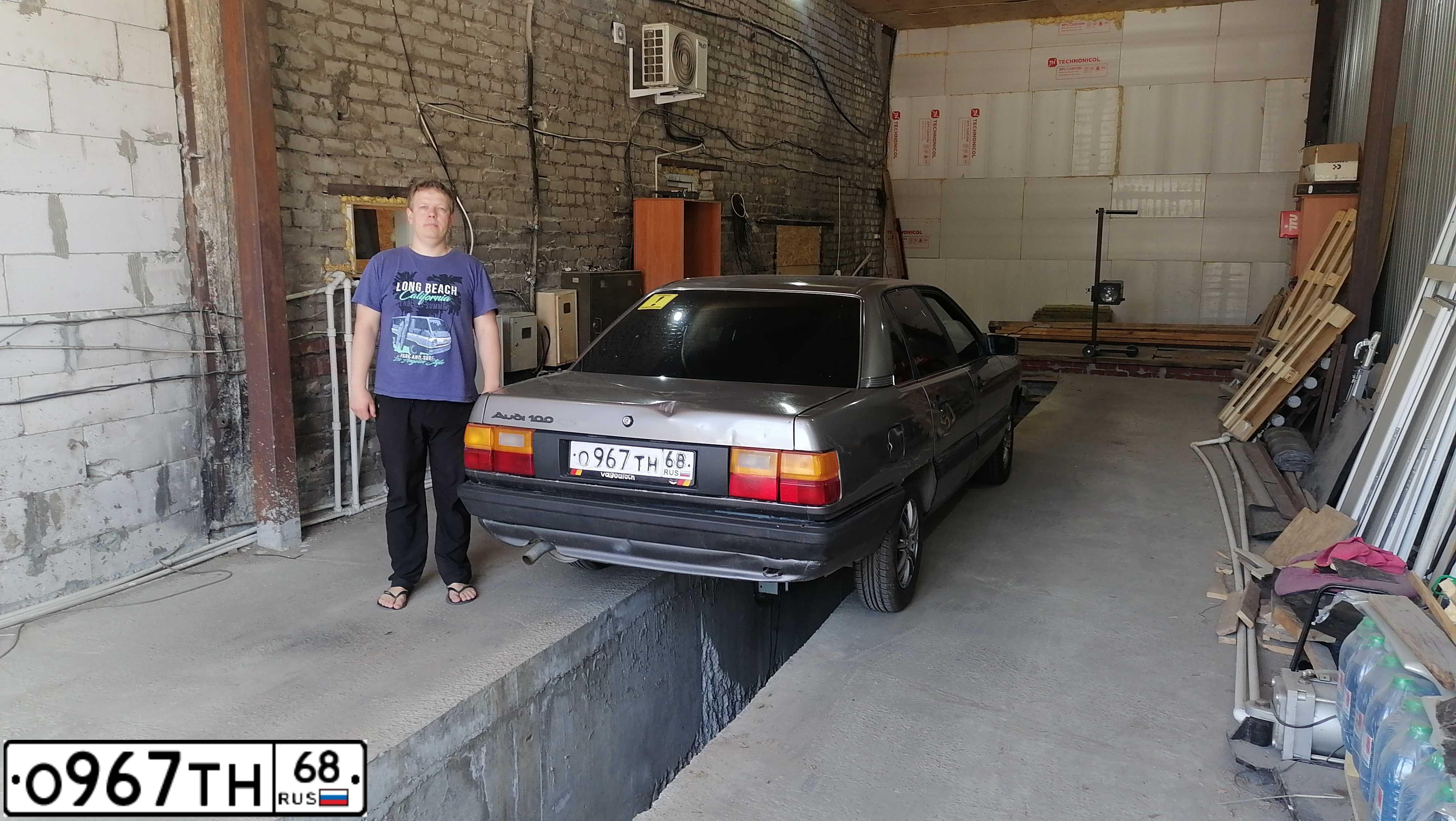 Фото автомобиля AUDI 100, 1987 — госномер Е249УЕ62. Цвет: БЕЛЫЙ (СЕРЫЙ)