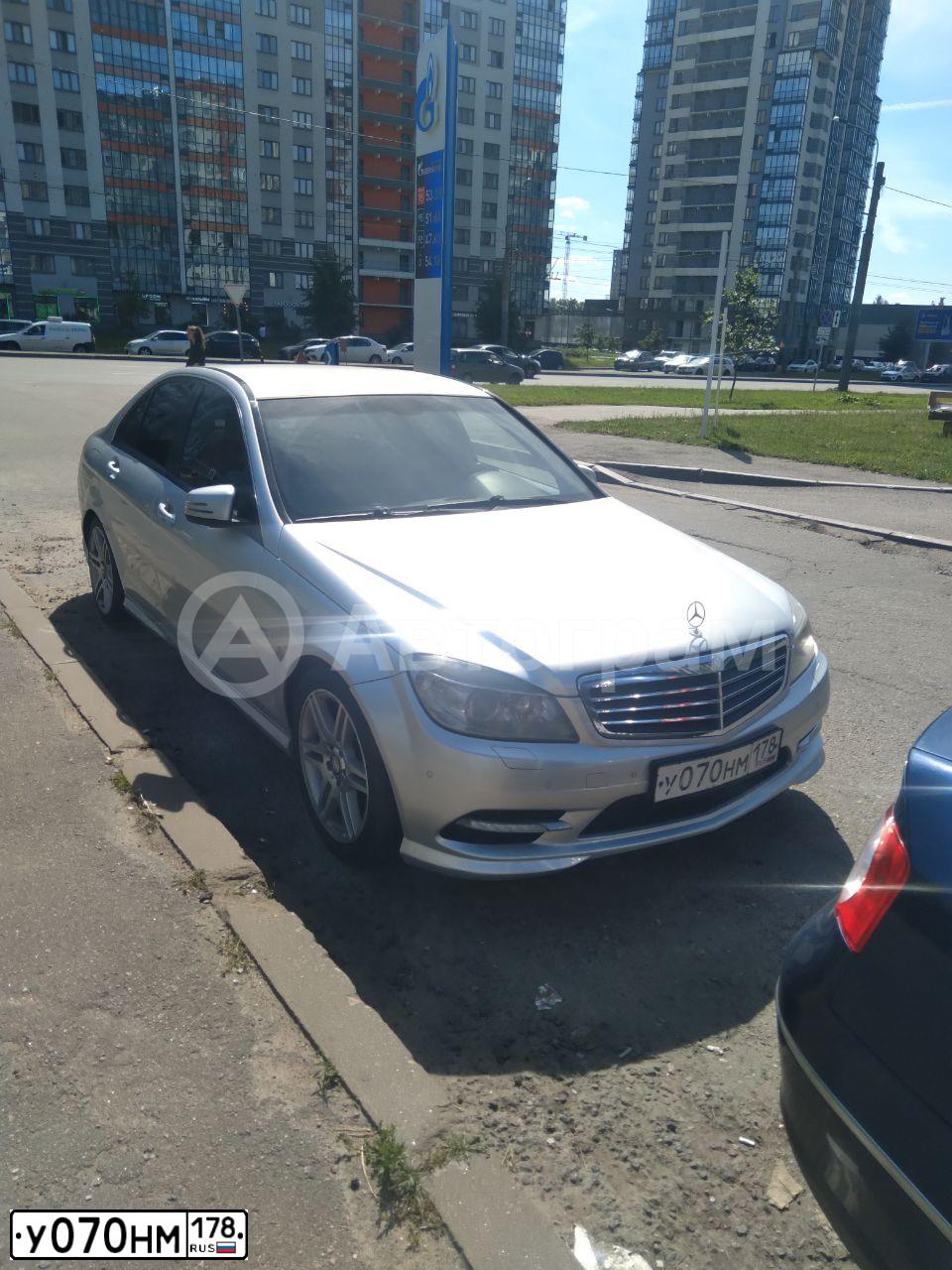 Фото автомобиля MERCEDES C-KLASSE, 2010 — госномер У070НМ178. Цвет: Серебристый