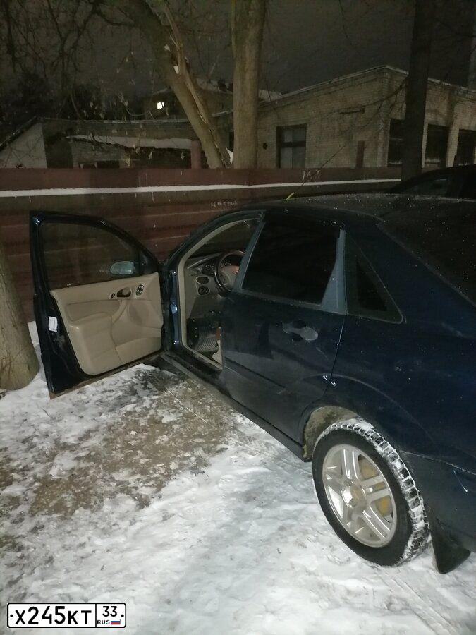 Фото автомобиля FORD D FOCUS, 2002 — госномер Х245КТ33. Цвет: синий