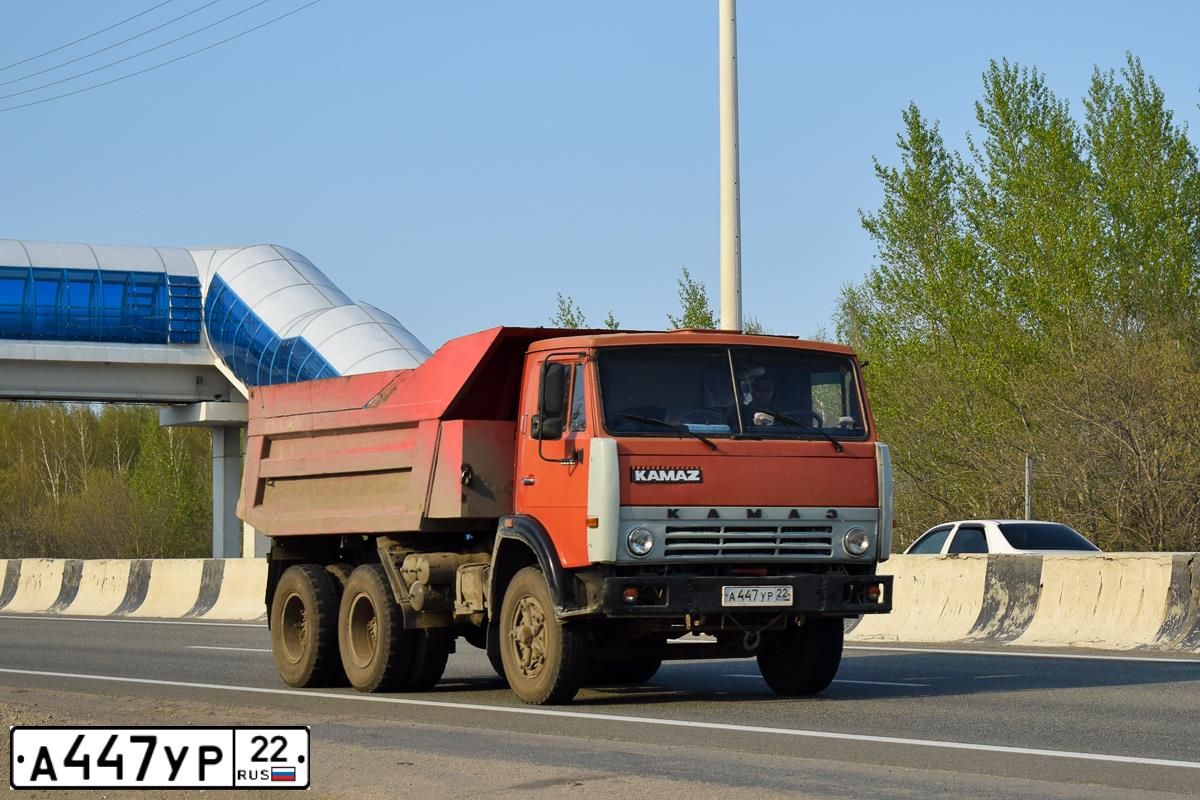 Фото автомобиля KAMAZ 55110 /6X4/, 1990 — госномер А447УР22. Цвет: КРАСНЫЙ