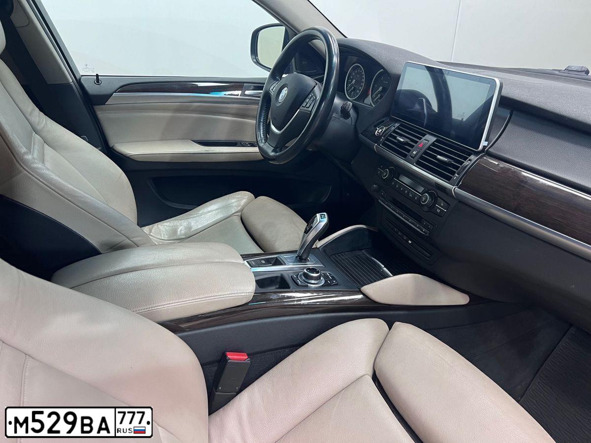 Фото автомобиля БМВ X6 XDRIVE 30D, 2013 — госномер У533ОУ48. Цвет: синий