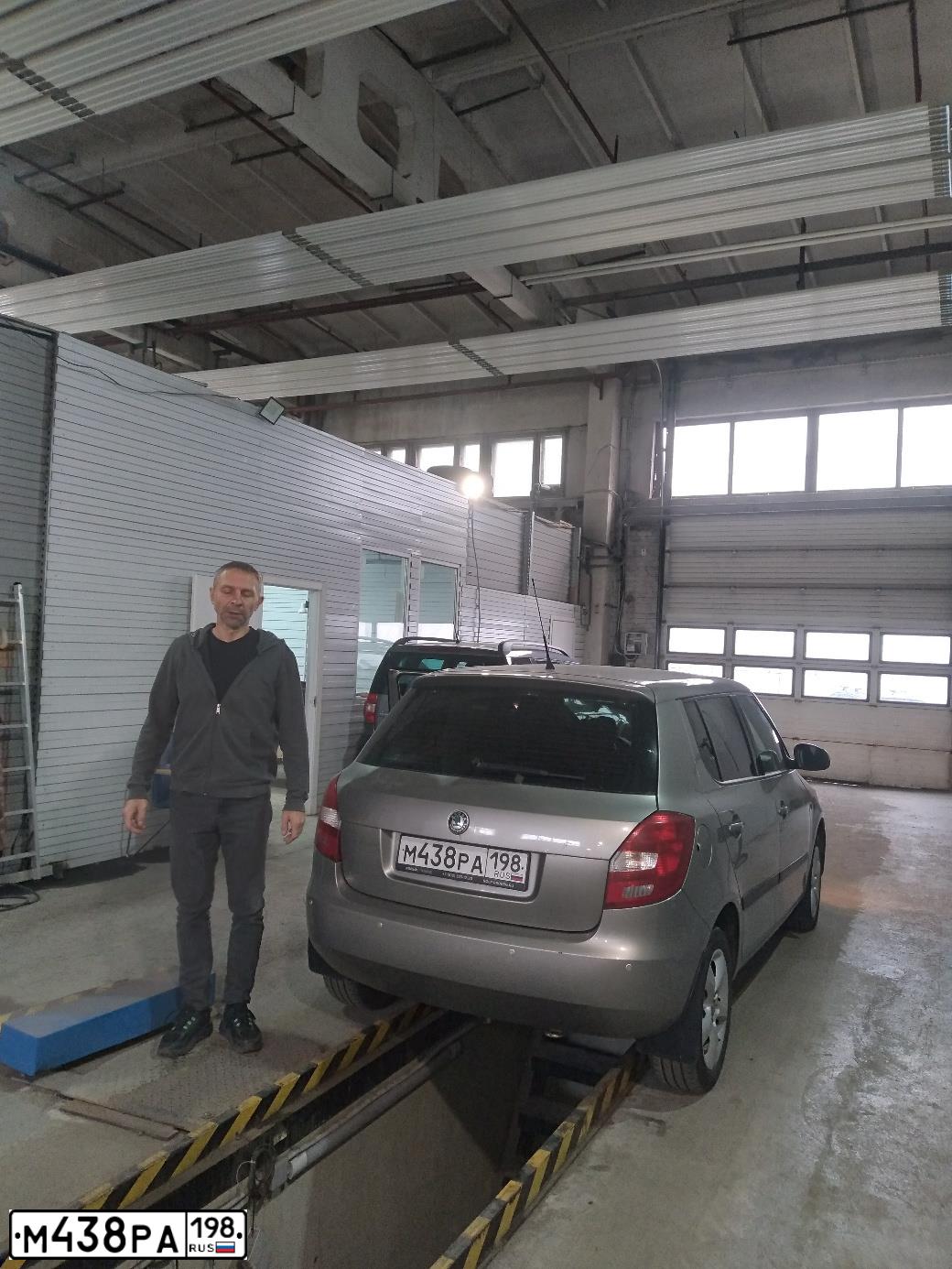 Фото автомобиля SKODA FABIA, 2011 — госномер А680ОК67. Цвет: СЕРЫЙ