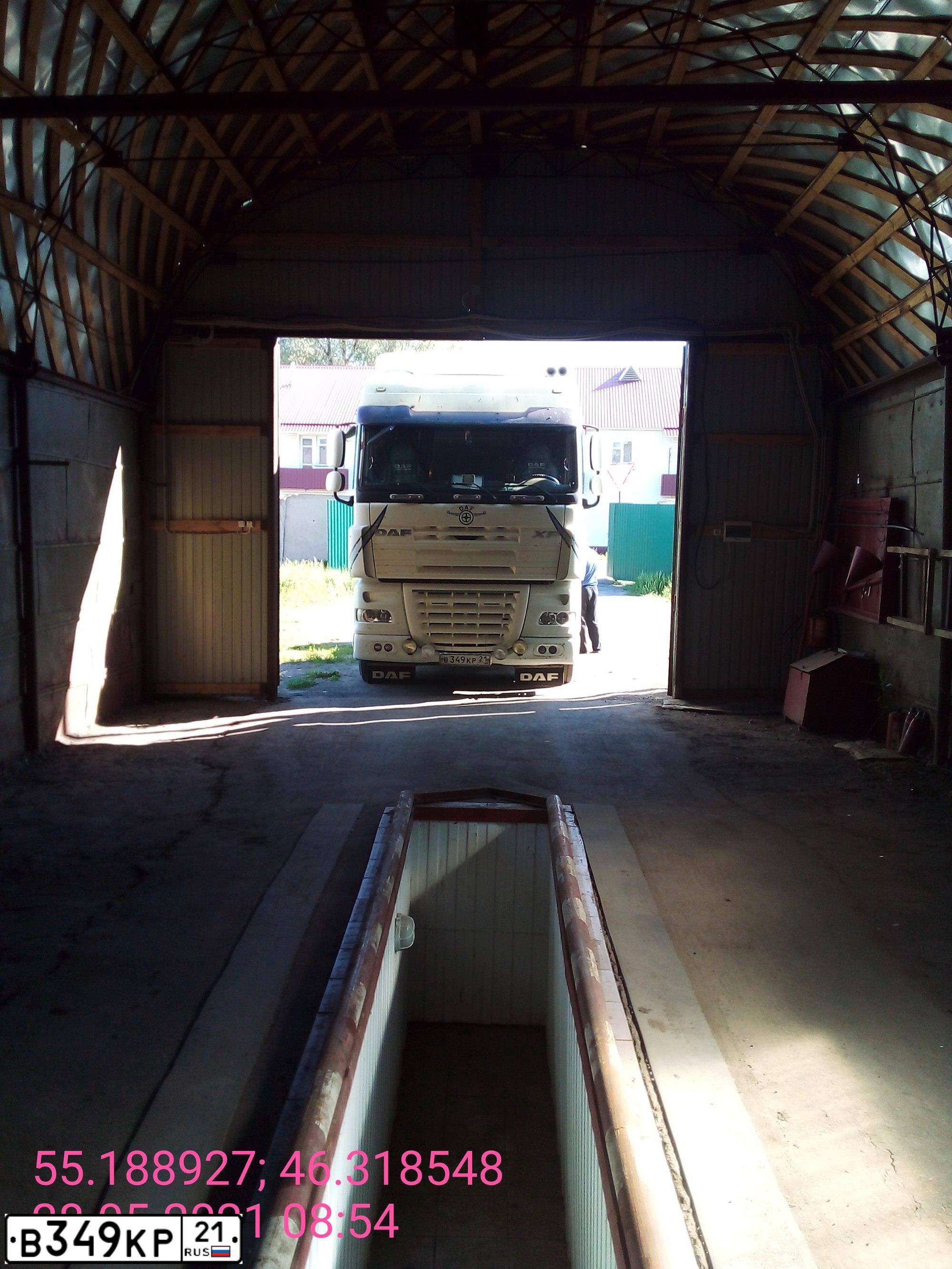 Фото автомобиля DAF XF 105 FT /4X2/, 2009 — госномер В349КР21. Цвет: БЕЛЫЙ