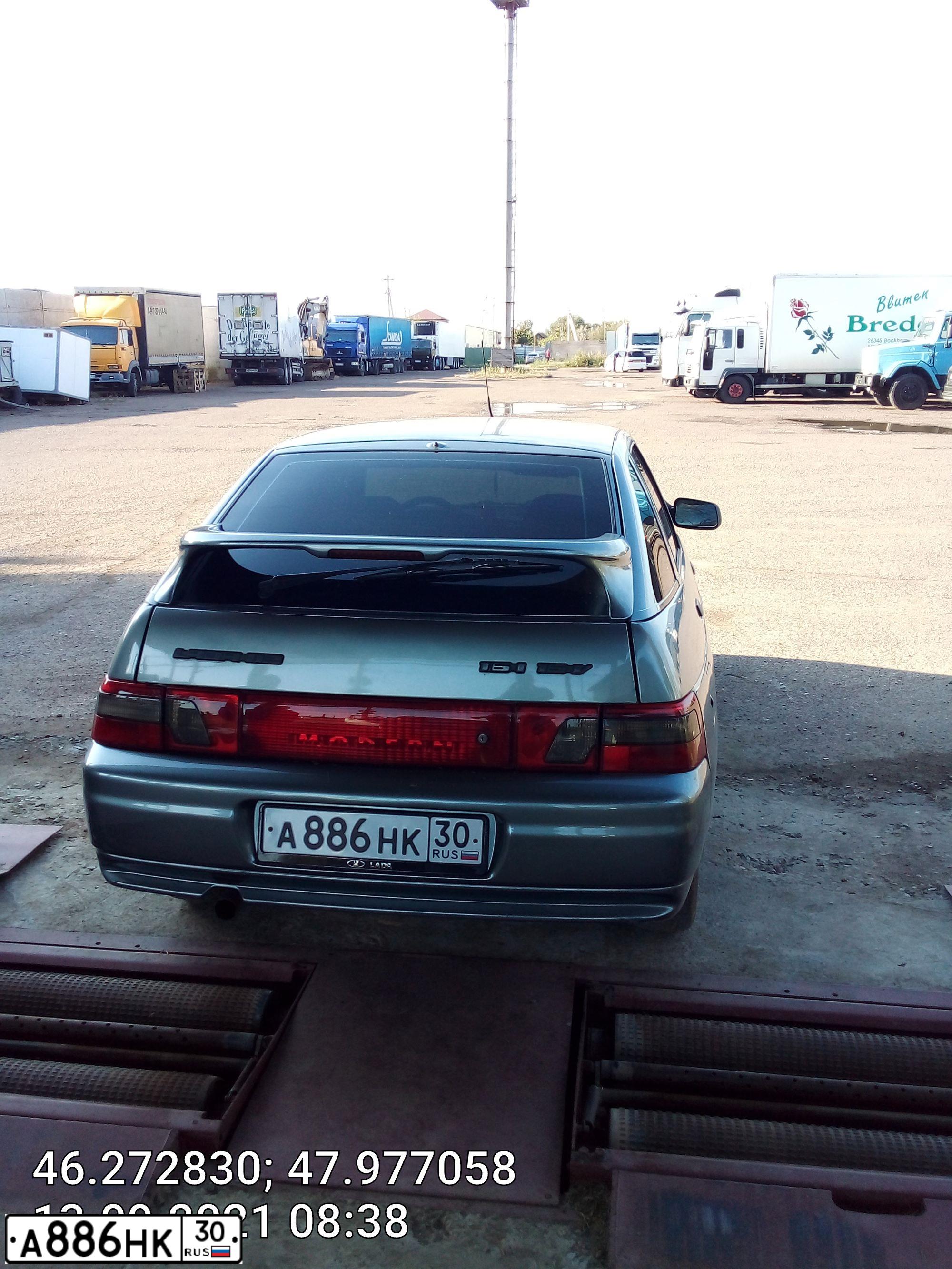 Фото автомобиля LADA 2112, 2006 — госномер Р626НО30. Цвет: СРЕДНИЙ СЕРО-ЗЕЛЕНЫЙ МЕТ.