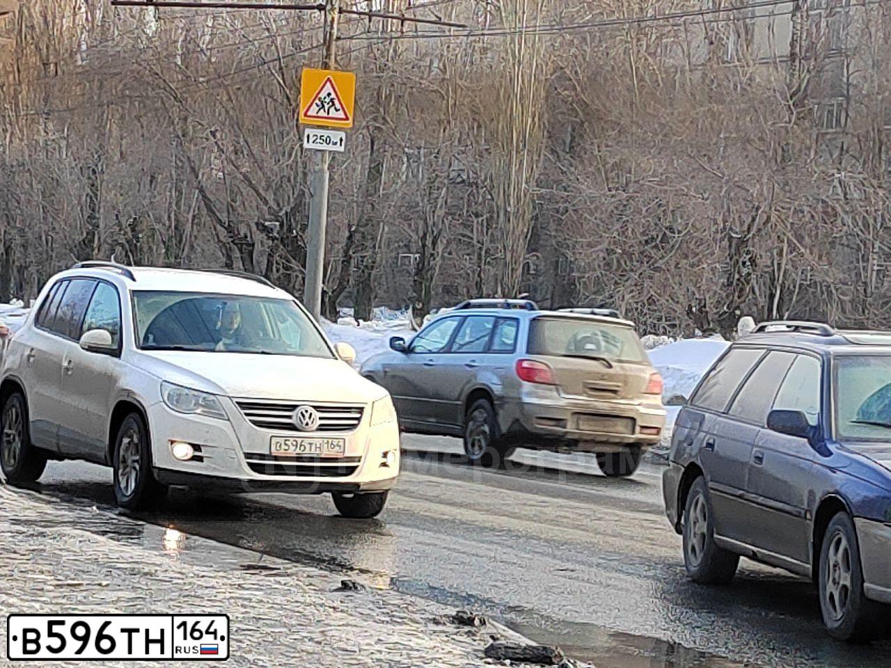 Фото автомобиля VOLKSWAGEN TIGUAN, 2010 — госномер В596ТН164. Цвет: Белый