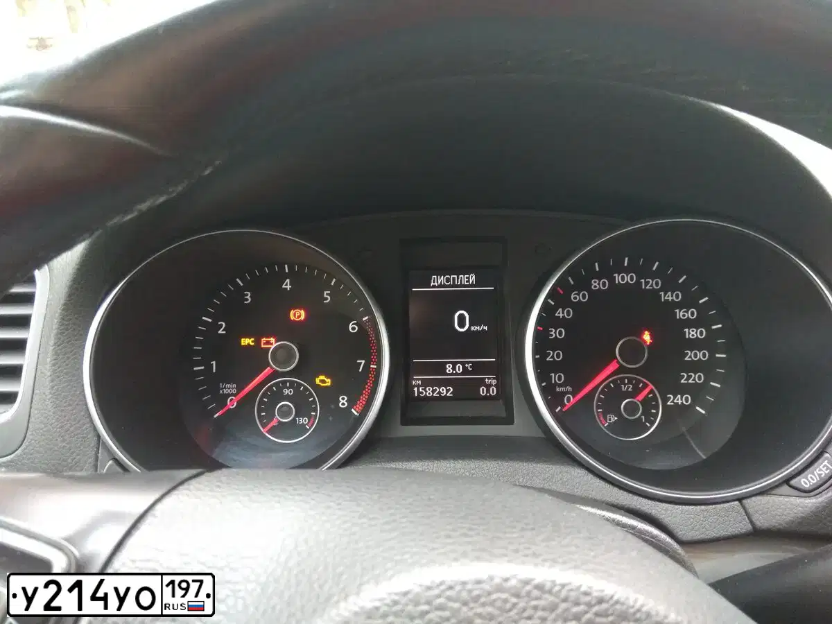 Фото автомобиля VOLKSWAGEN GOLF, 2012 — госномер У214УО197. Цвет: СЕРЫЙ