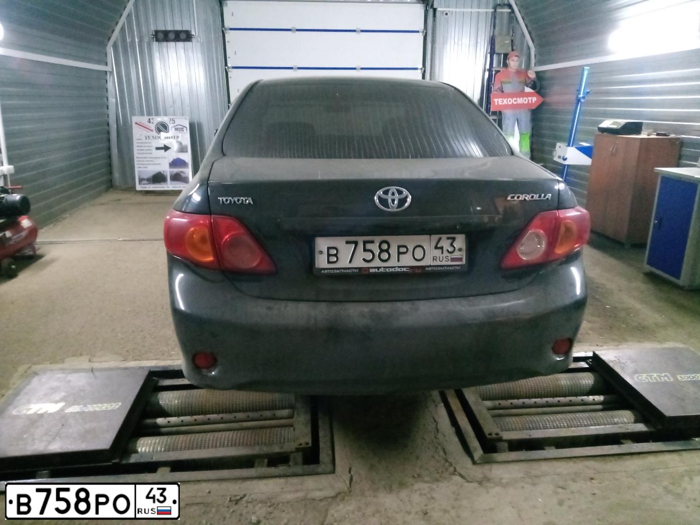 Фото автомобиля TOYOTA COROLLA, 2008 — госномер В758РО43. Цвет: ЧЕРНЫЙ