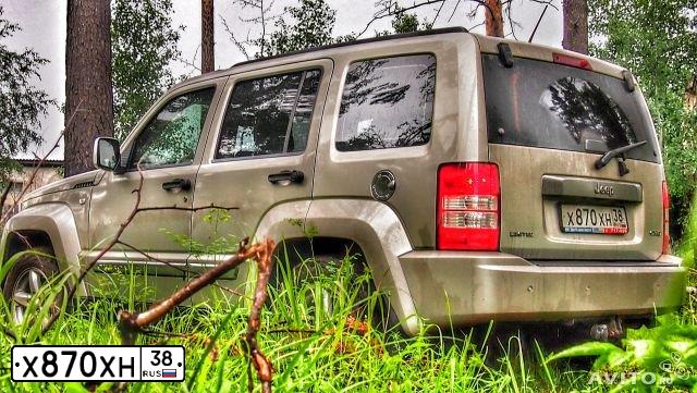 Фото автомобиля JEEP CHEROKEE, 2007 — госномер Т013АР138. Цвет: СЕРЕБРИСТЫЙ