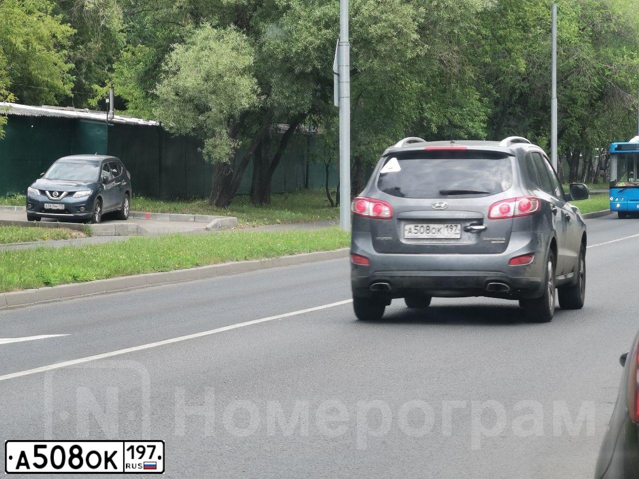 Фото автомобиля HYUNDAI SANTA FE, 2011 — госномер Х256ММ37. Цвет: СЕРЫЙ