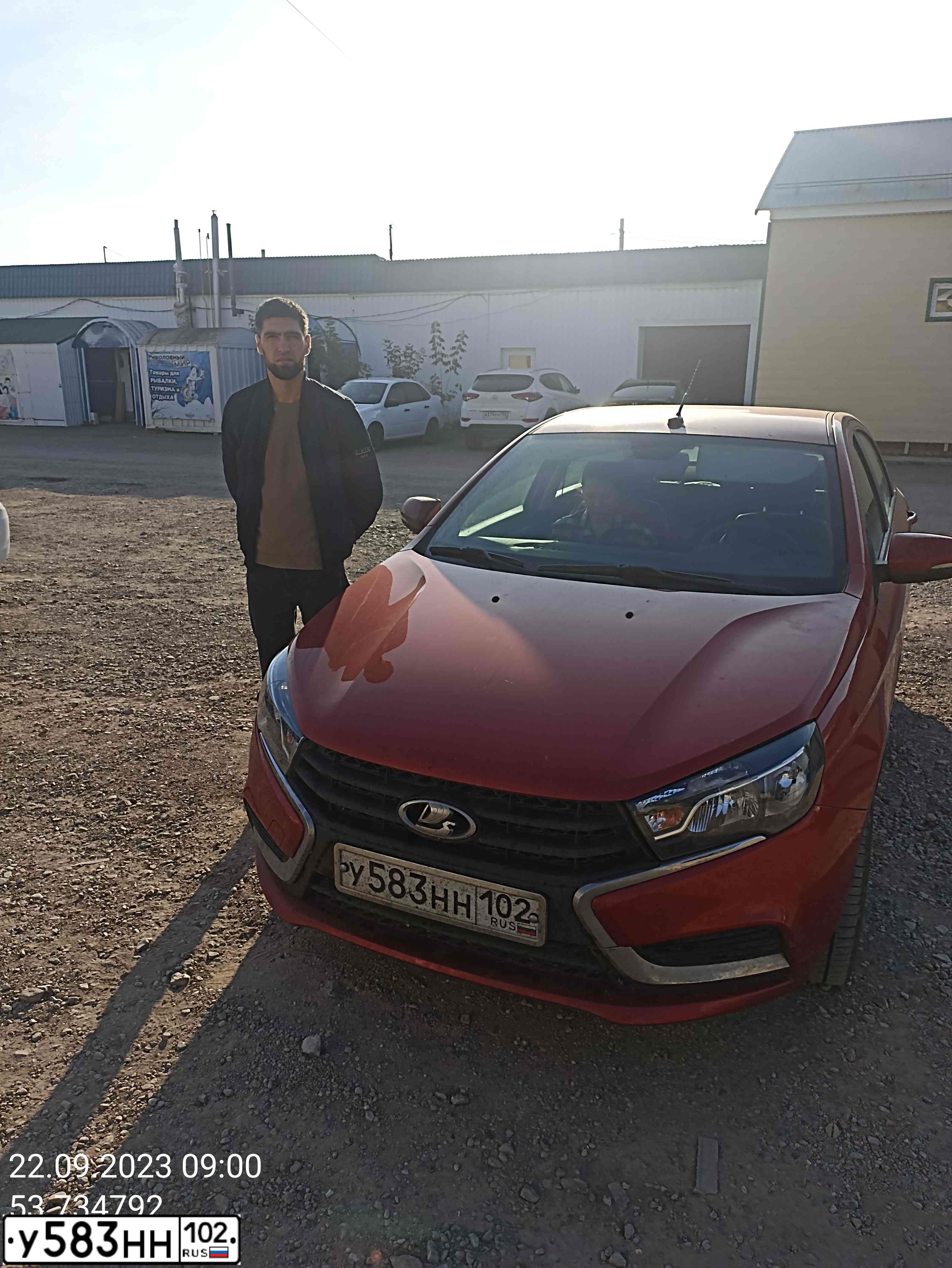 Фото автомобиля LADA VESTA, 2017 — госномер У583НН102. Цвет: КРАСНЫЙ
