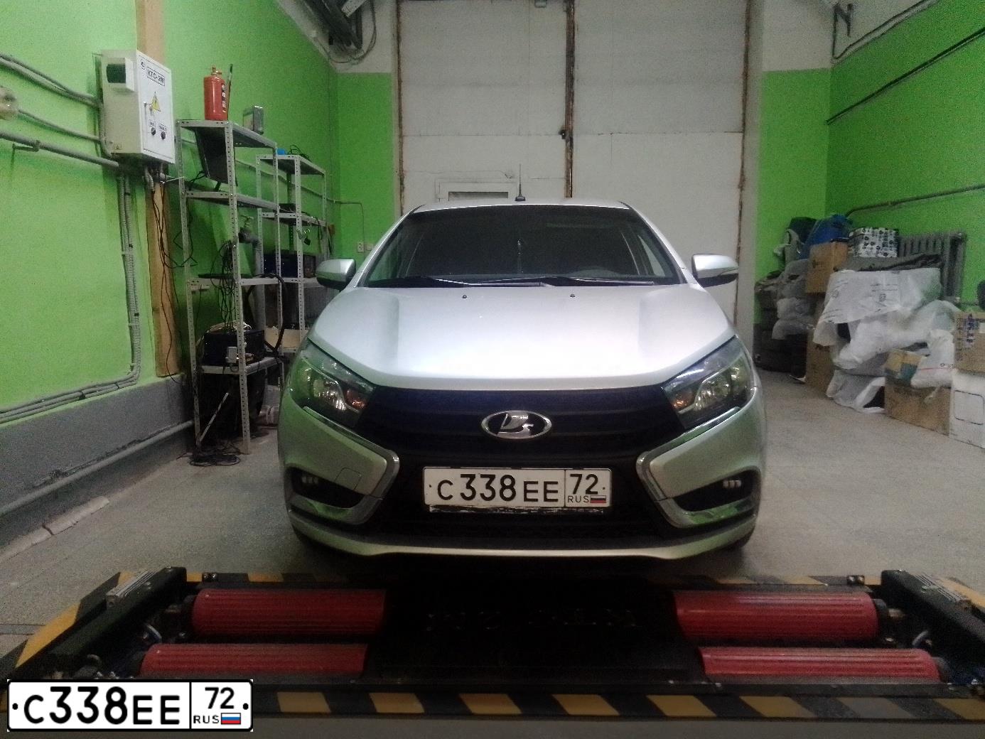 Фото автомобиля LADA VESTA, 2016 — госномер С338ЕЕ72. Цвет: СЕРЕБРИСТЫЙ