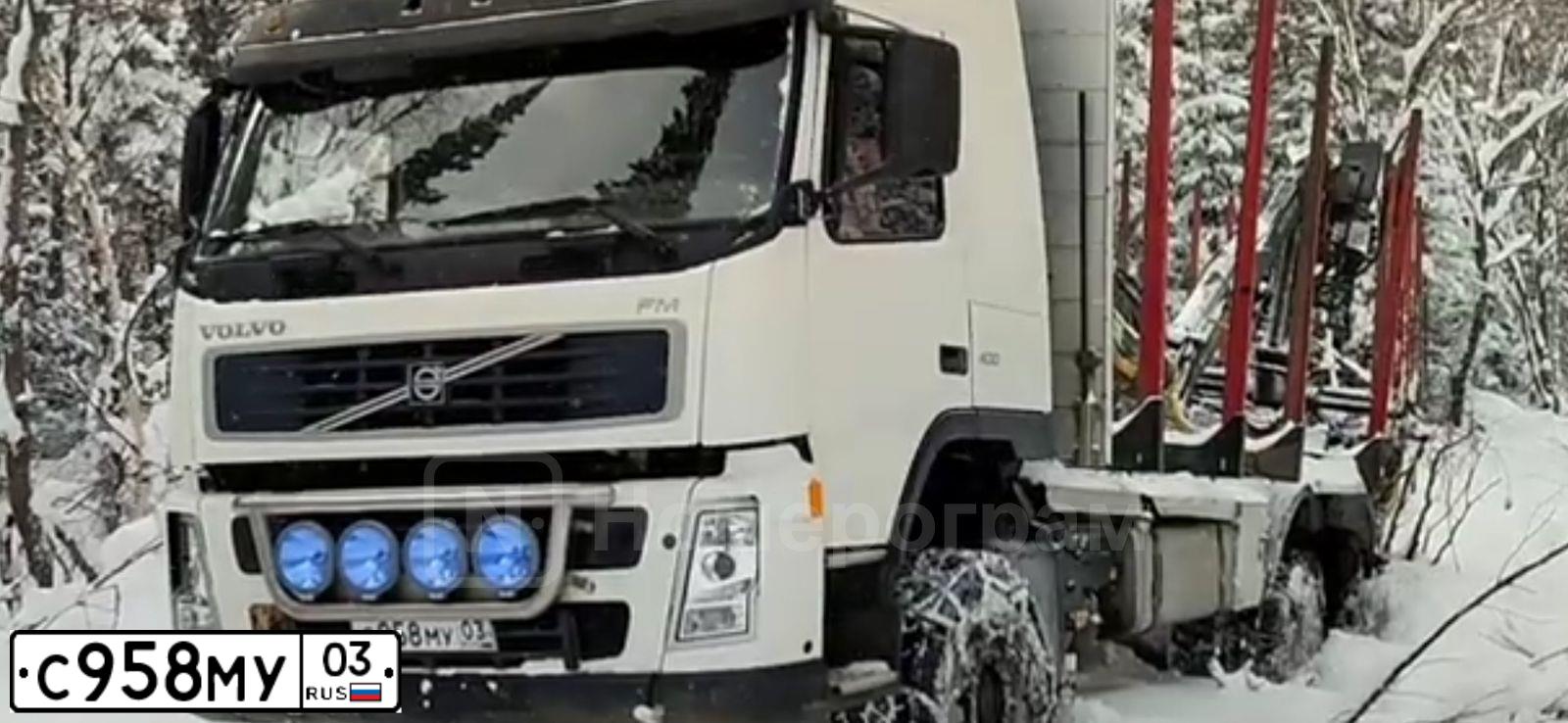 Фото автомобиля VOLVO SERIE FM /6X6/, 2007 — госномер С958МУ03. Цвет: Белый