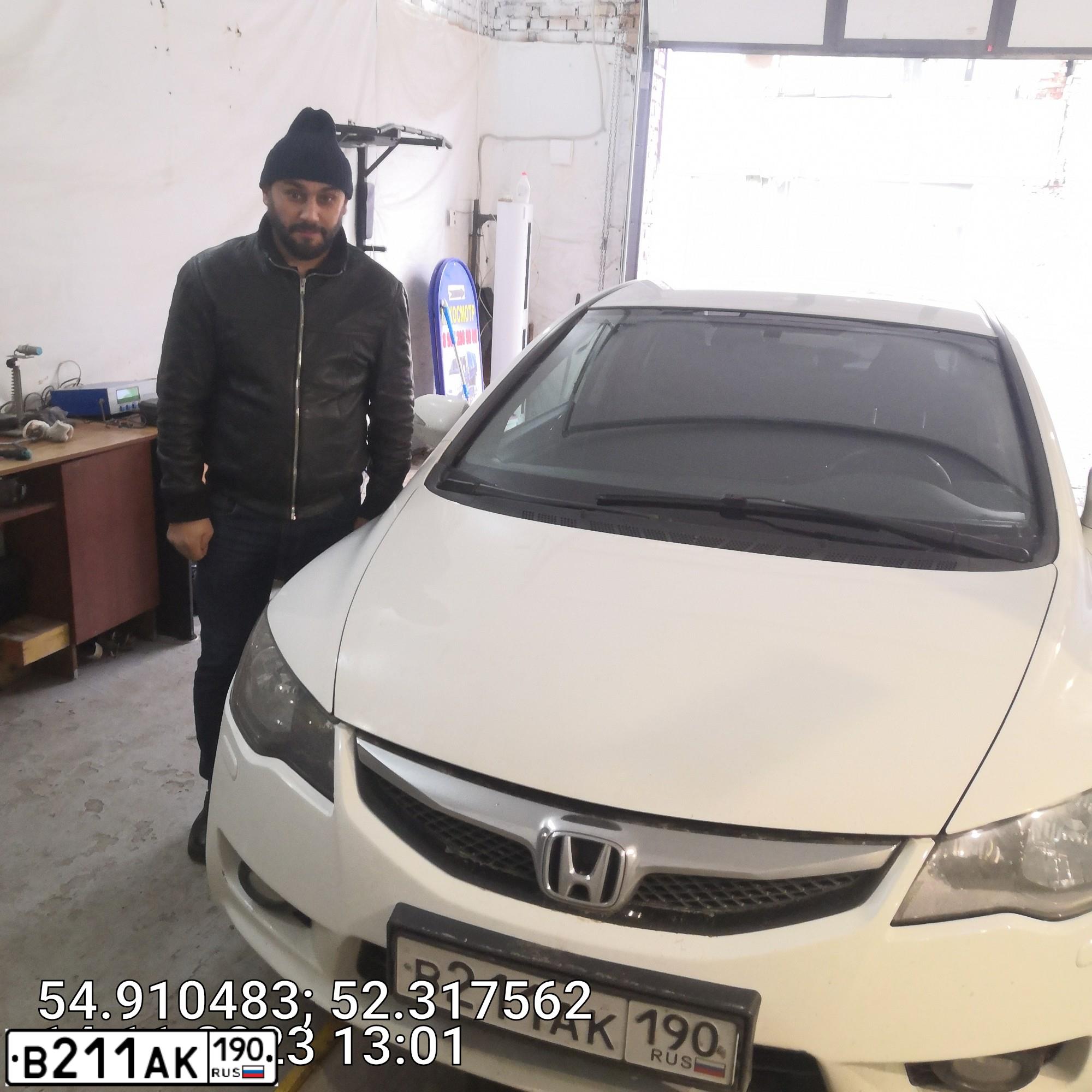 Фото автомобиля HONDA CIVIC, 2009 — госномер М871ХС716. Цвет: Белый