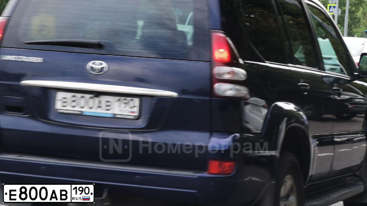 Фото автомобиля FORD FOCUS, 2009 — госномер О665КМ977. Цвет: ФИОЛЕТОВЫЙ