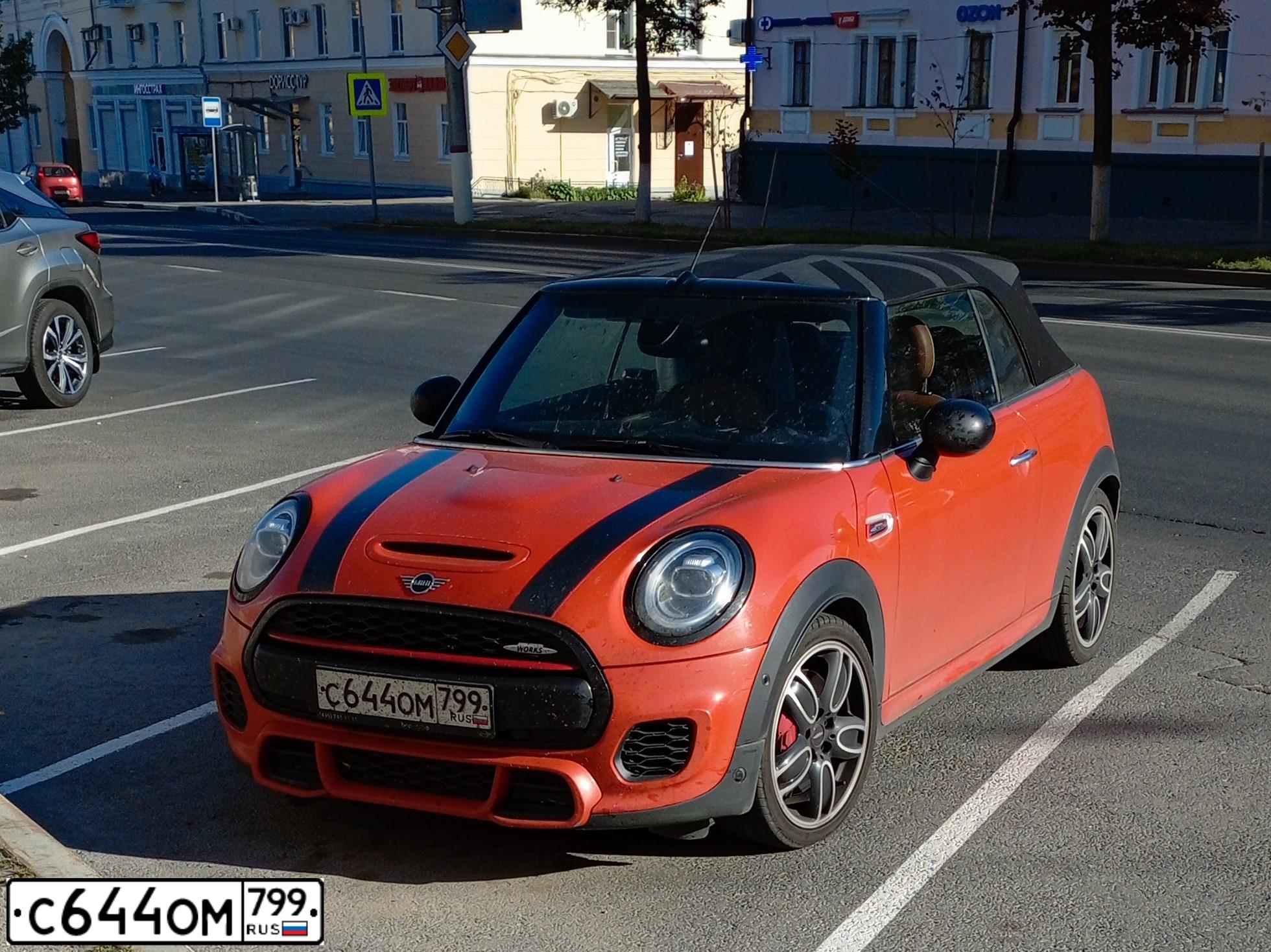 Фото автомобиля MINI MINI JOHN COOPER WORKS, 2019 — госномер С644ОМ799. Цвет: ОРАНЖЕВЫЙ