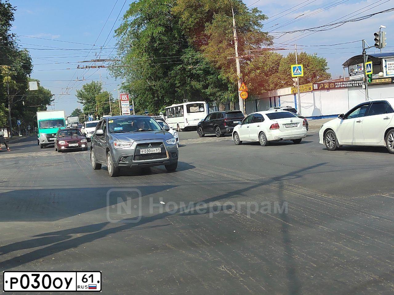 Фото автомобиля VOLKSWAGEN PASSAT, 2008 — госномер В337ОТ761. Цвет: Серебристый