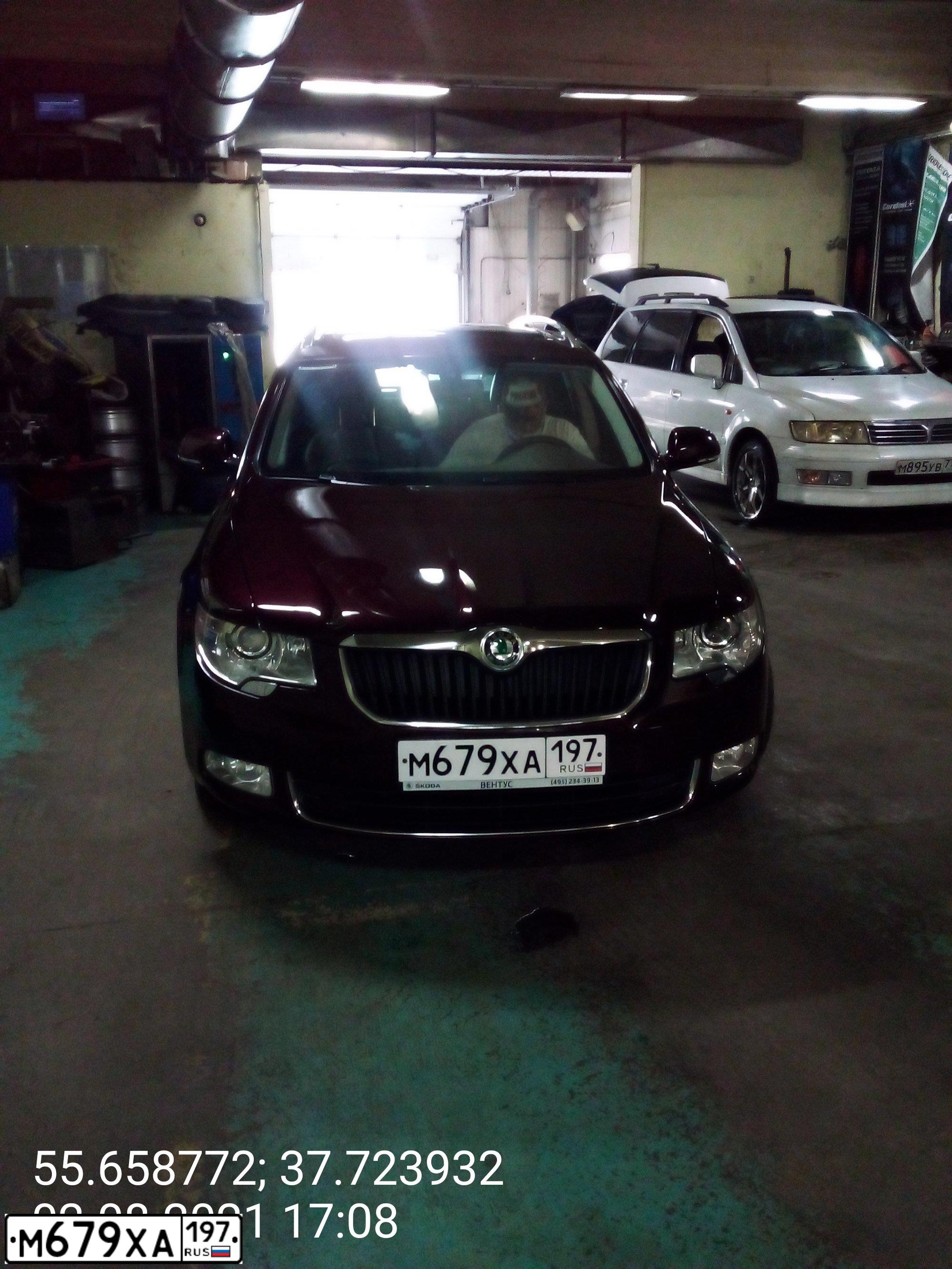 Фото автомобиля SKODA SUPERB, 2012 — госномер М679ХА197. Цвет: ТЕМНО-БОРДОВЫЙ