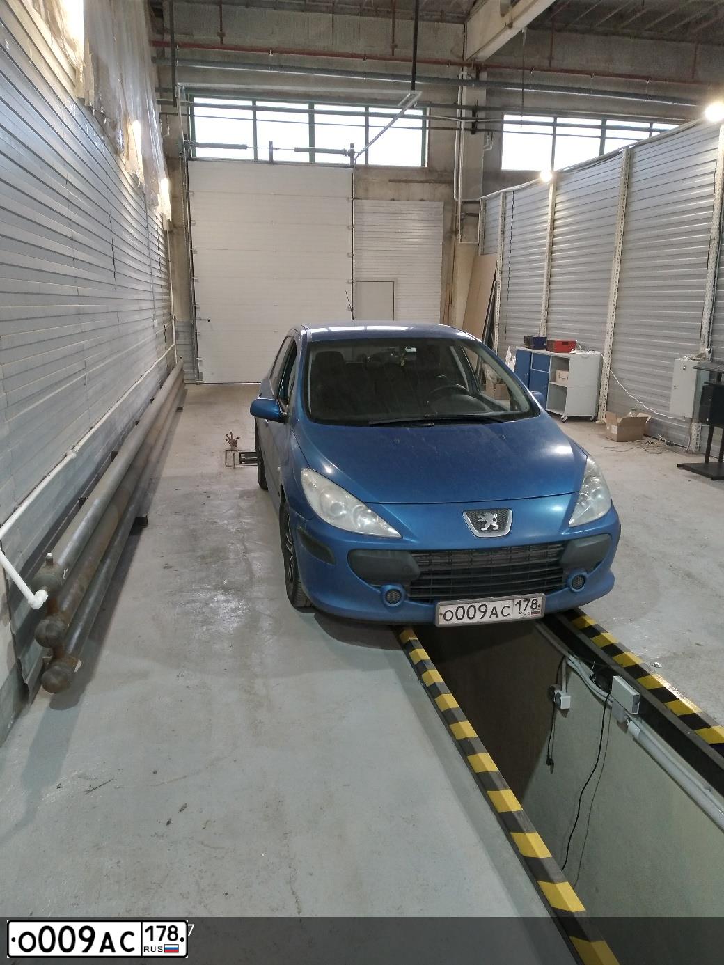 Фото автомобиля PEUGEOT 307, 2006 — госномер С692НУ761. Цвет: ЯРКО-СИНИЙ