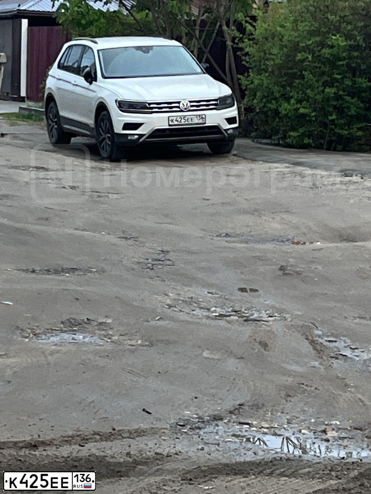 Фото автомобиля VOLKSWAGEN TIGUAN, 2020 — госномер К425ЕЕ136. Цвет: Белый