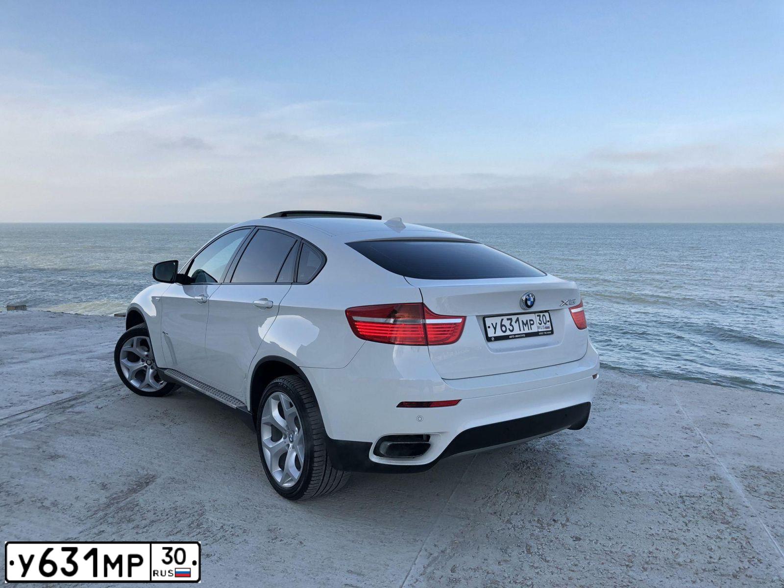 Фото автомобиля BMW X6, 2010 — госномер В046ТК09. Цвет: Белый