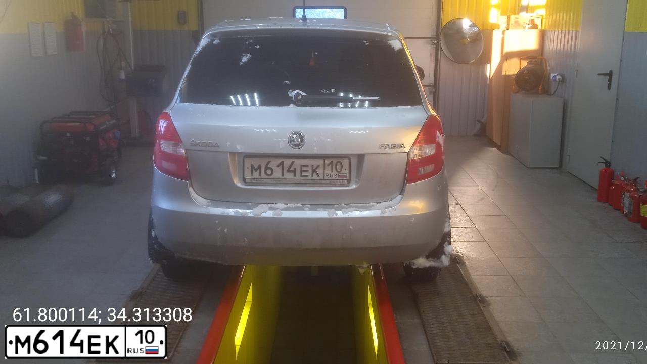 Фото автомобиля SKODA FABIA, 2013 — госномер М614ЕК10. Цвет: СЕРЕБРИСТЫЙ