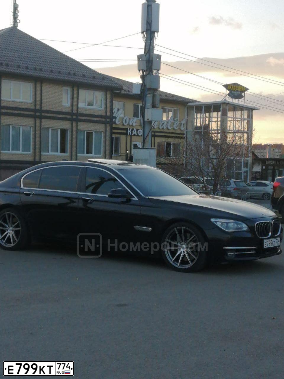 Фото автомобиля BMW W SERIE 7, 2012 — госномер В525ОО77. Цвет: ЧЕРНЫЙ