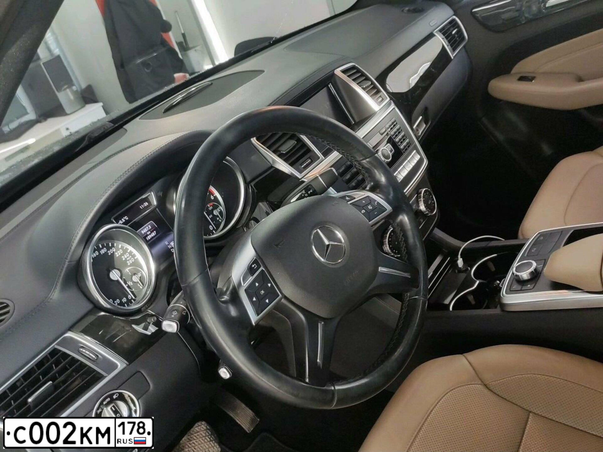 Фото автомобиля AUDI A4, 2013 — госномер С002КМ178. Цвет: СИНИЙ