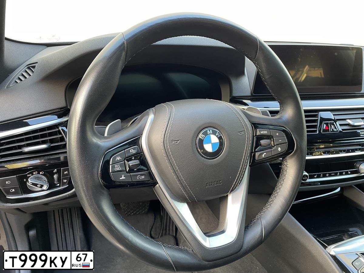 Фото автомобиля BMW 520D, 2019 — госномер Х709ОУ31. Цвет: СЕРЫЙ