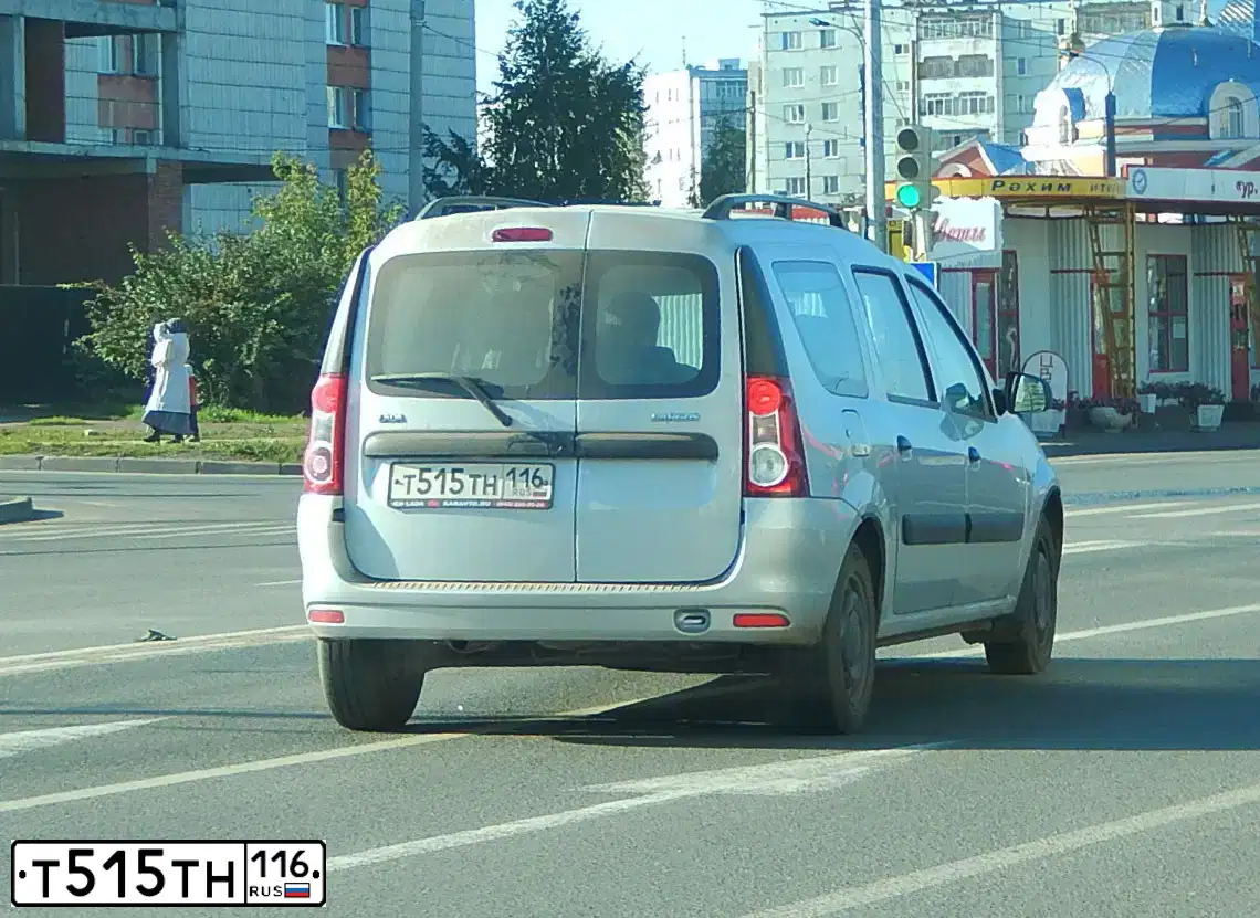 Фото автомобиля LADA LARGUS, 2014 — госномер Н454МК73. Цвет: Серебристый