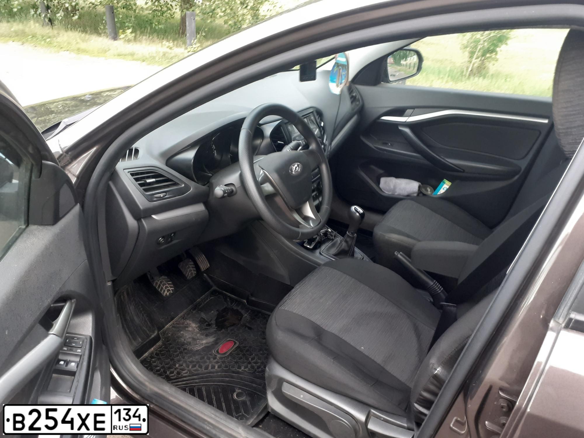 Фото автомобиля LADA VESTA, 2017 — госномер В254ХЕ134. Цвет: Коричневый