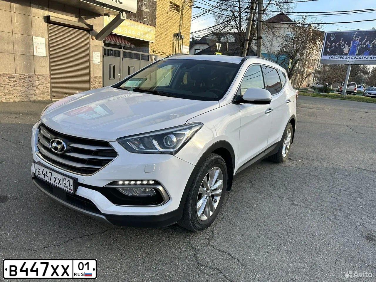 Фото автомобиля HYUNDAI SANTA FE, 2017 — госномер В447ХХ01. Цвет: Белый