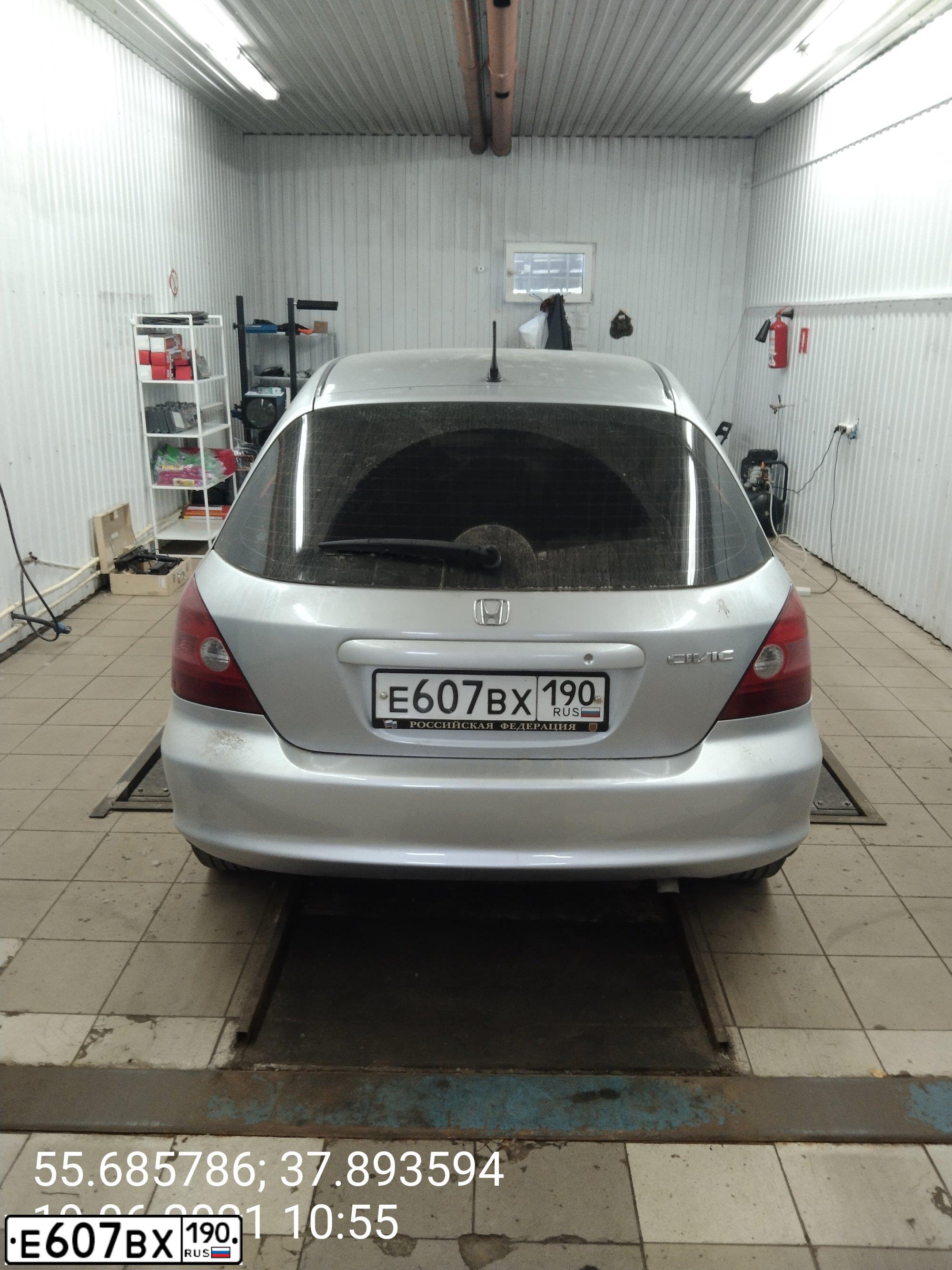 Фото автомобиля HONDA CIVIC, 2002 — госномер Е607ВХ190. Цвет: СЕРЫЙ